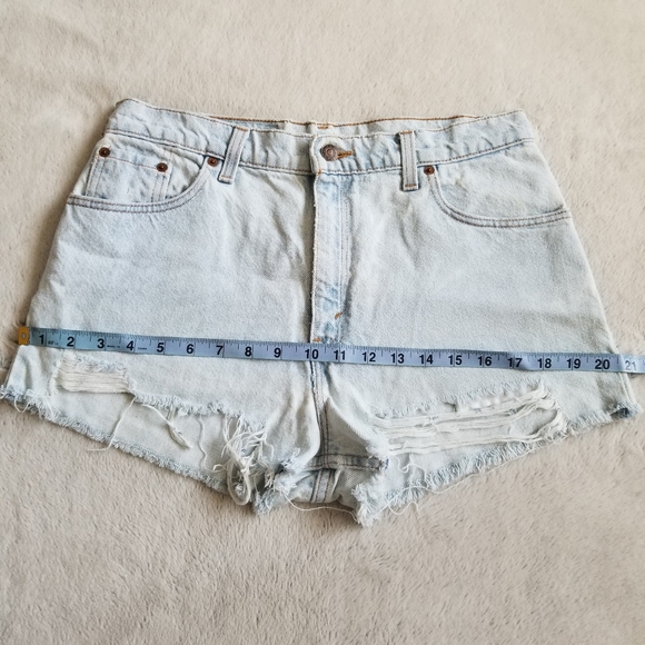 Vintage 1994 LEVI'S 550 High Waist Distressed Cutoff Shorts Size 29 - Picture 9 of 13